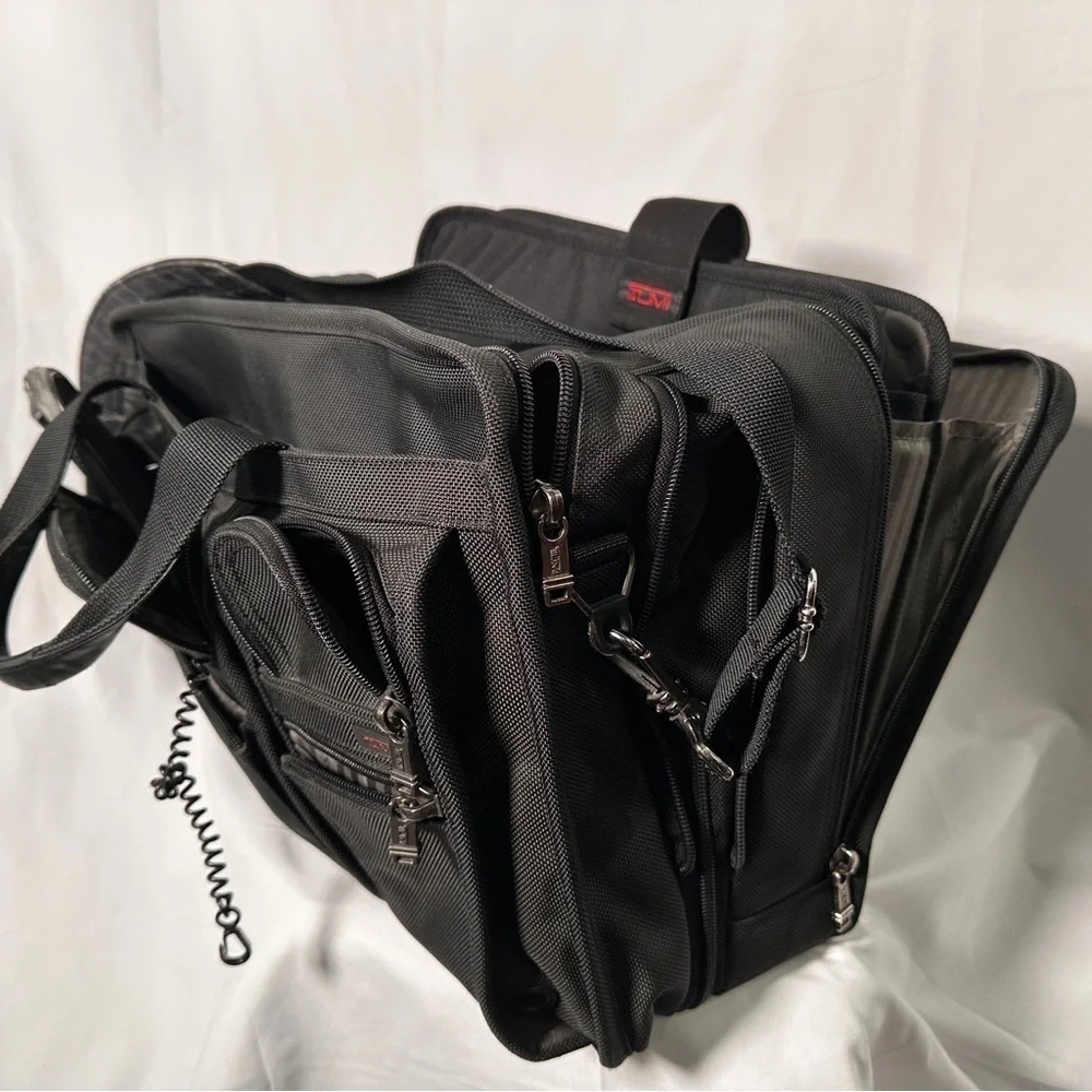 Tumi Alpha 2 Expandable Laptop Briefcase Mens Black Ballistic Nylon Business